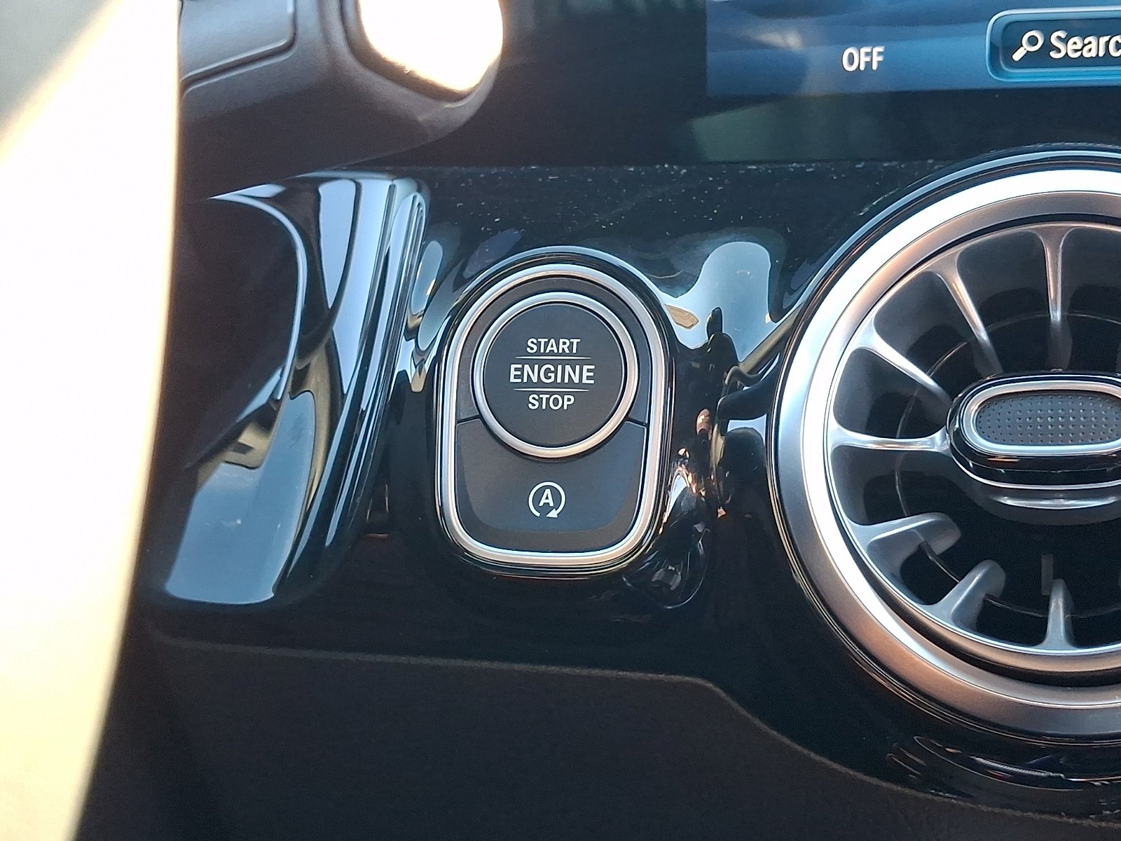 New 2026 Polar White Mercedes-Benz GLA 250 image 17