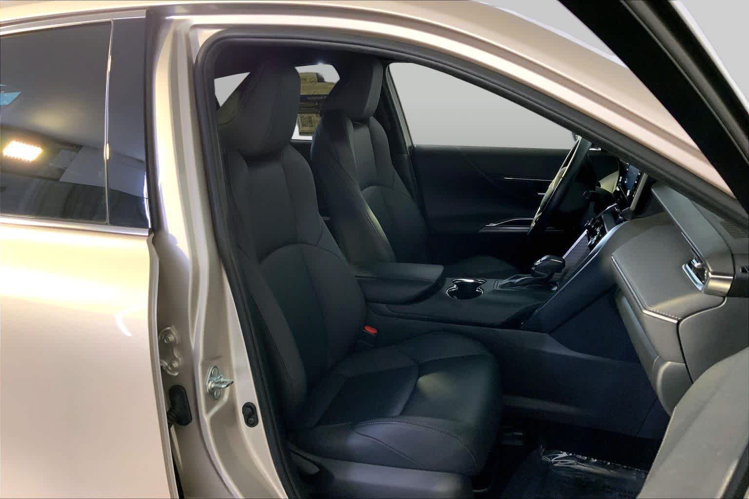 Used 2022 Titanium Glow Toyota XLE image 8