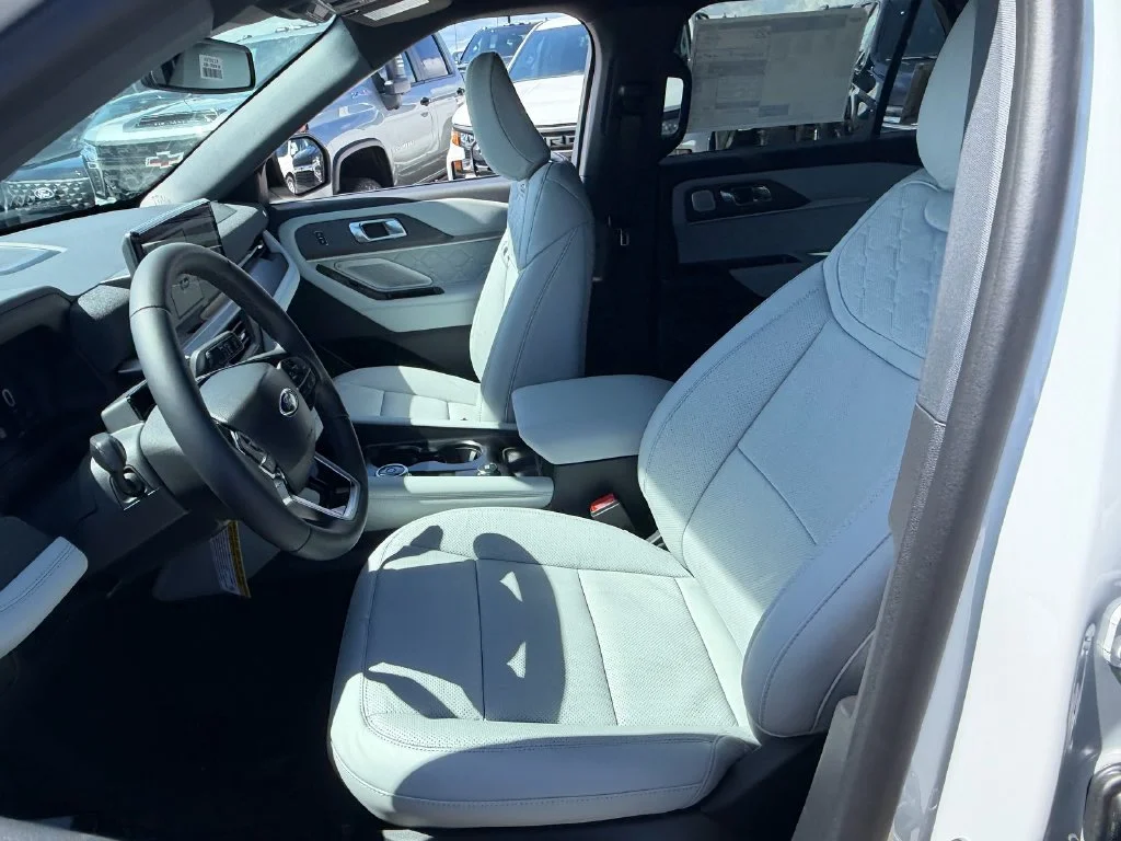 New 2027 Avalanche Gray Ford Platinum™ image 10