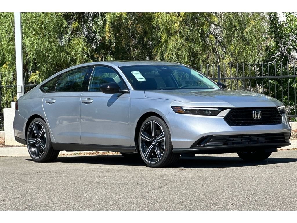 New 2026 Solar Silver Metallic Honda SE image 2