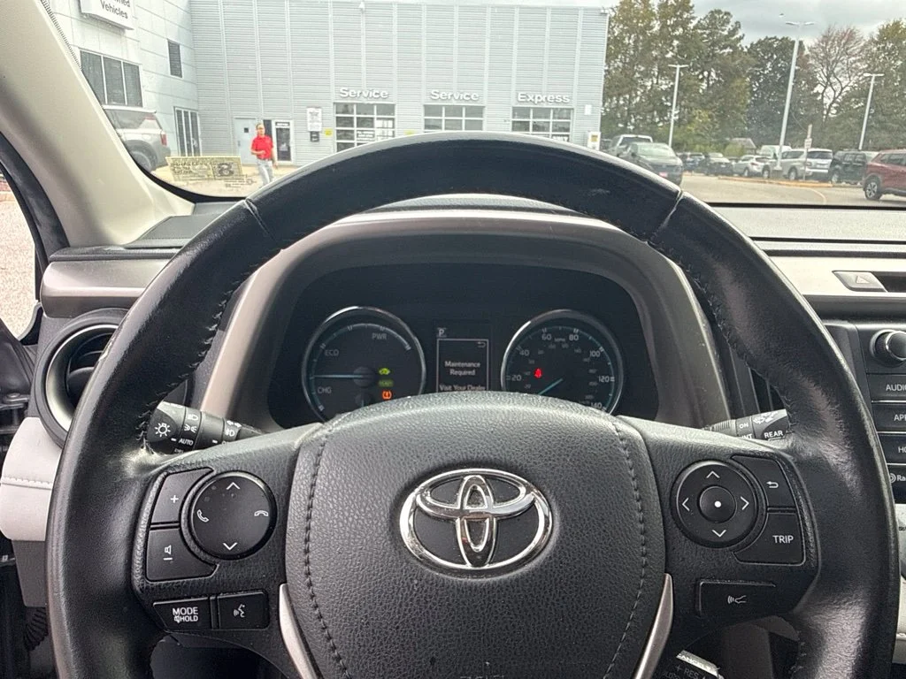 Used 2017 Silver Toyota XLE image 8
