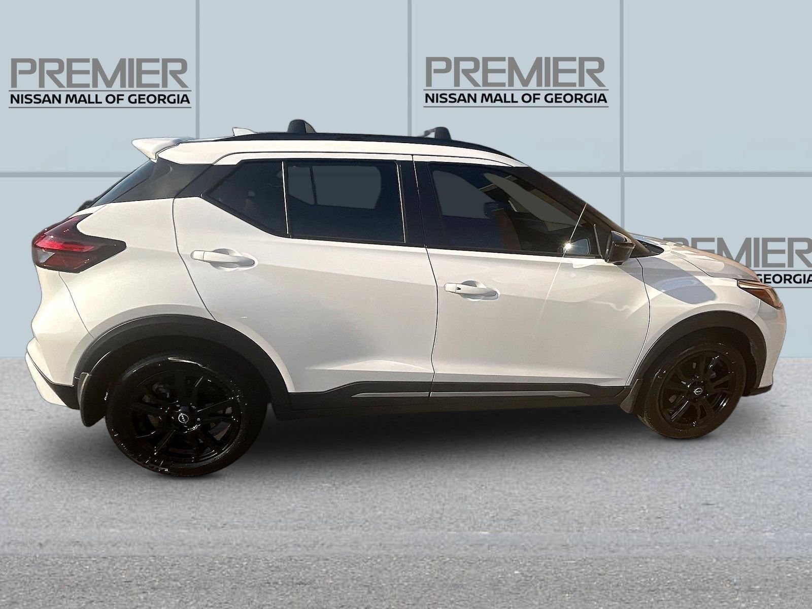 Used 2024 White Nissan SR image 8