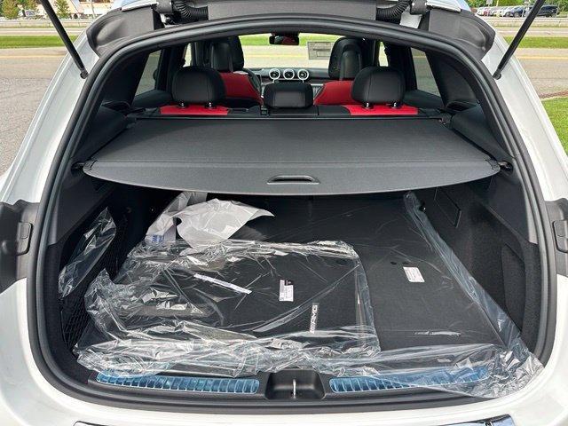 New 2026 MANUFAKTUR Moonlight White Metallic Mercedes-Benz GLC 300 image 75
