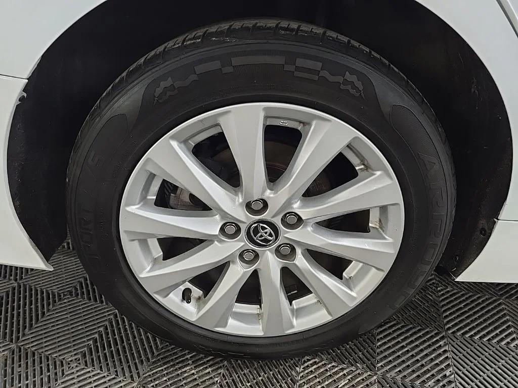 Used 2020 White Toyota LE image 13