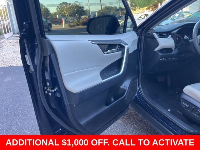 Used 2023  Toyota XLE Premium image 5