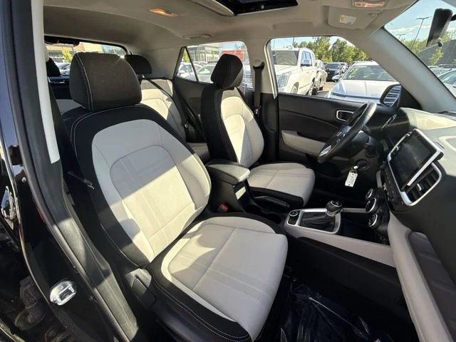 Used 2023 Black Hyundai SEL image 24