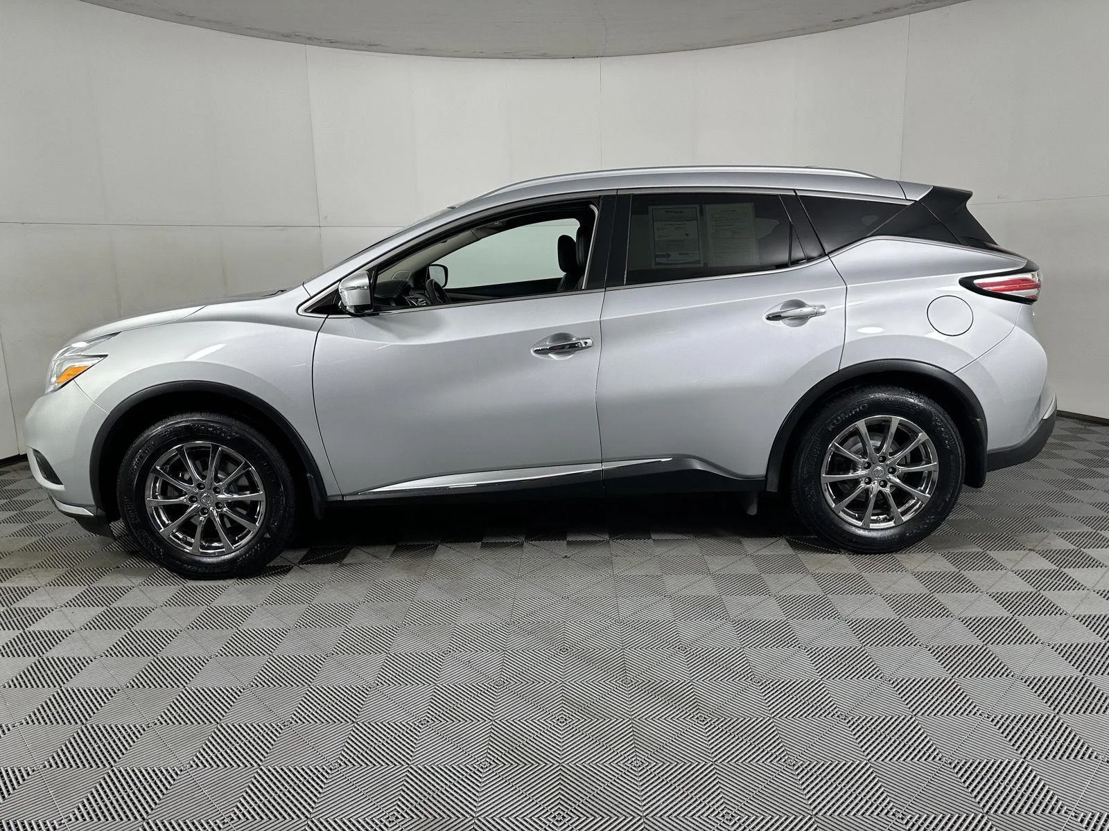 Used 2016 Brilliant Silver Metallic Nissan SL image 9