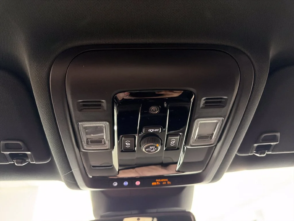 New 2027 Summit White Chevrolet LT image 16