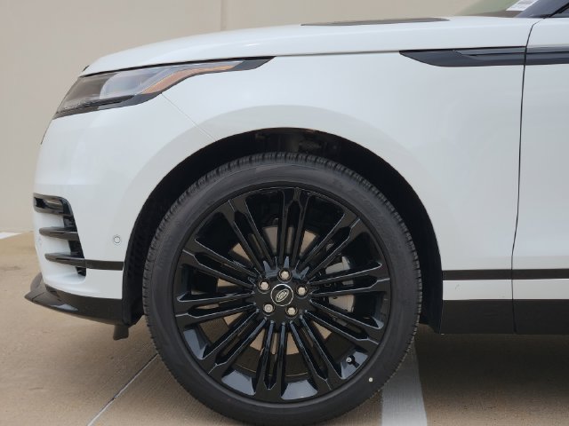 Certified Used 2026 White Land Rover Dynamic SE image 9