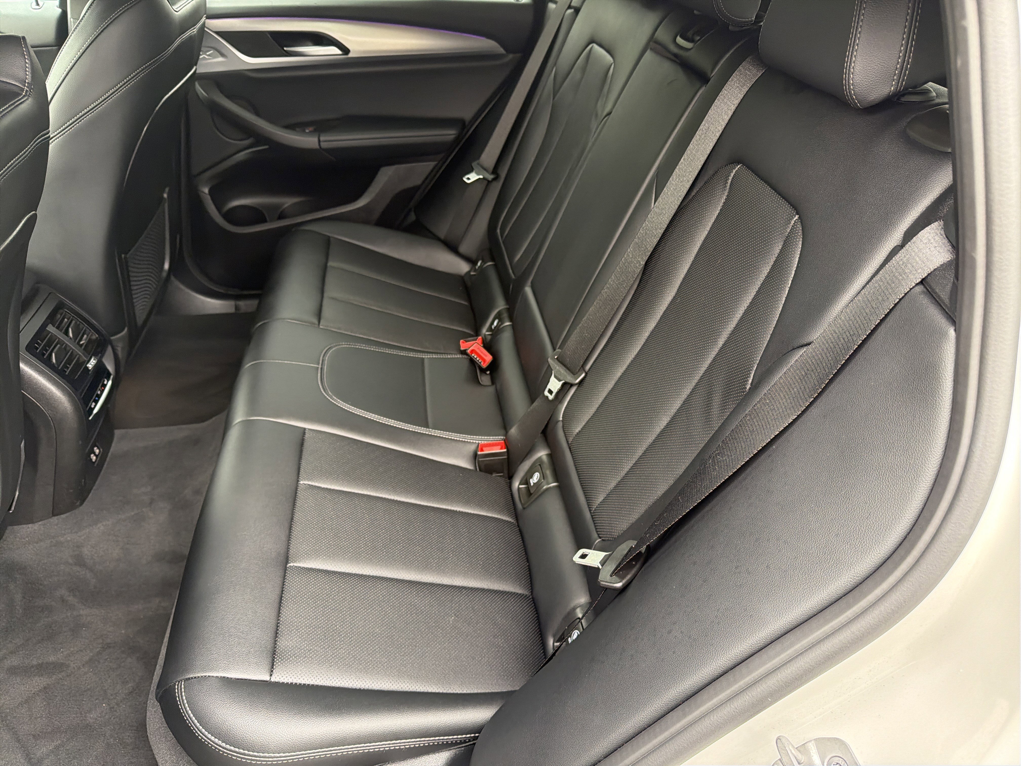 Used 2025 Mineral White Metallic BMW xDrive30i image 20