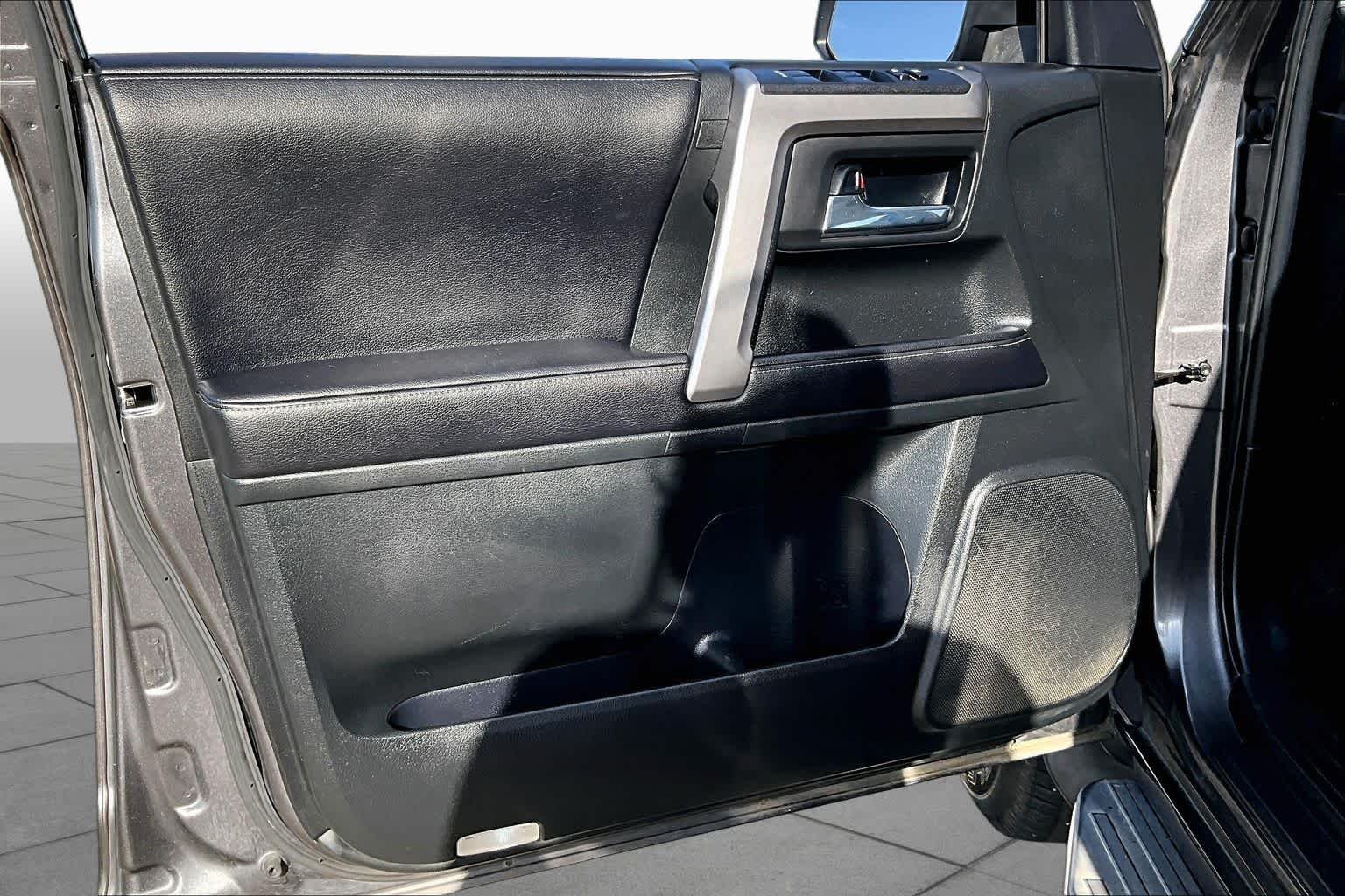 Used 2016 Magnetic Gray Metallic Toyota SR5 image 20