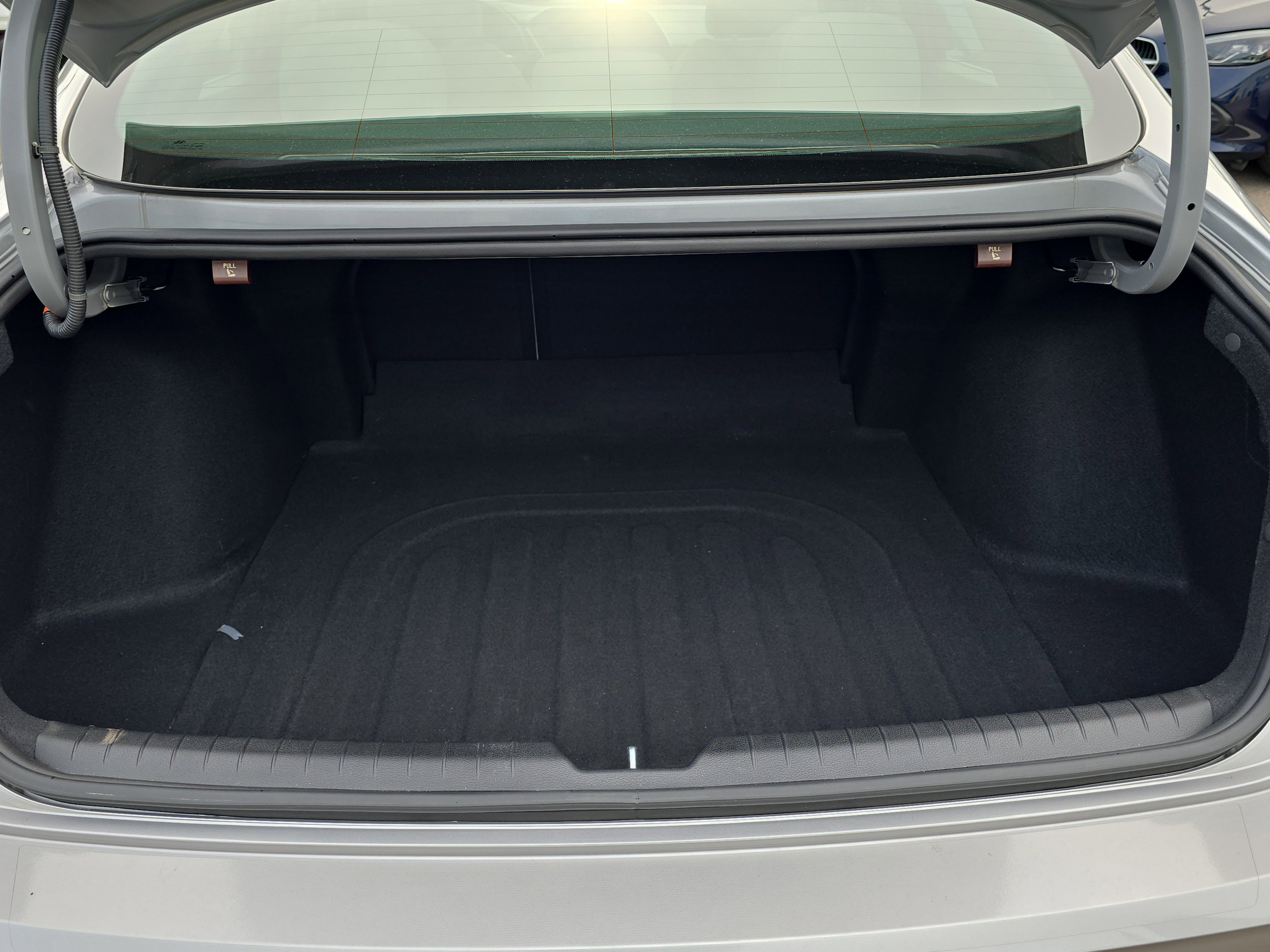 Used 2021 Shimmering Silver Pearl Hyundai SEL image 10