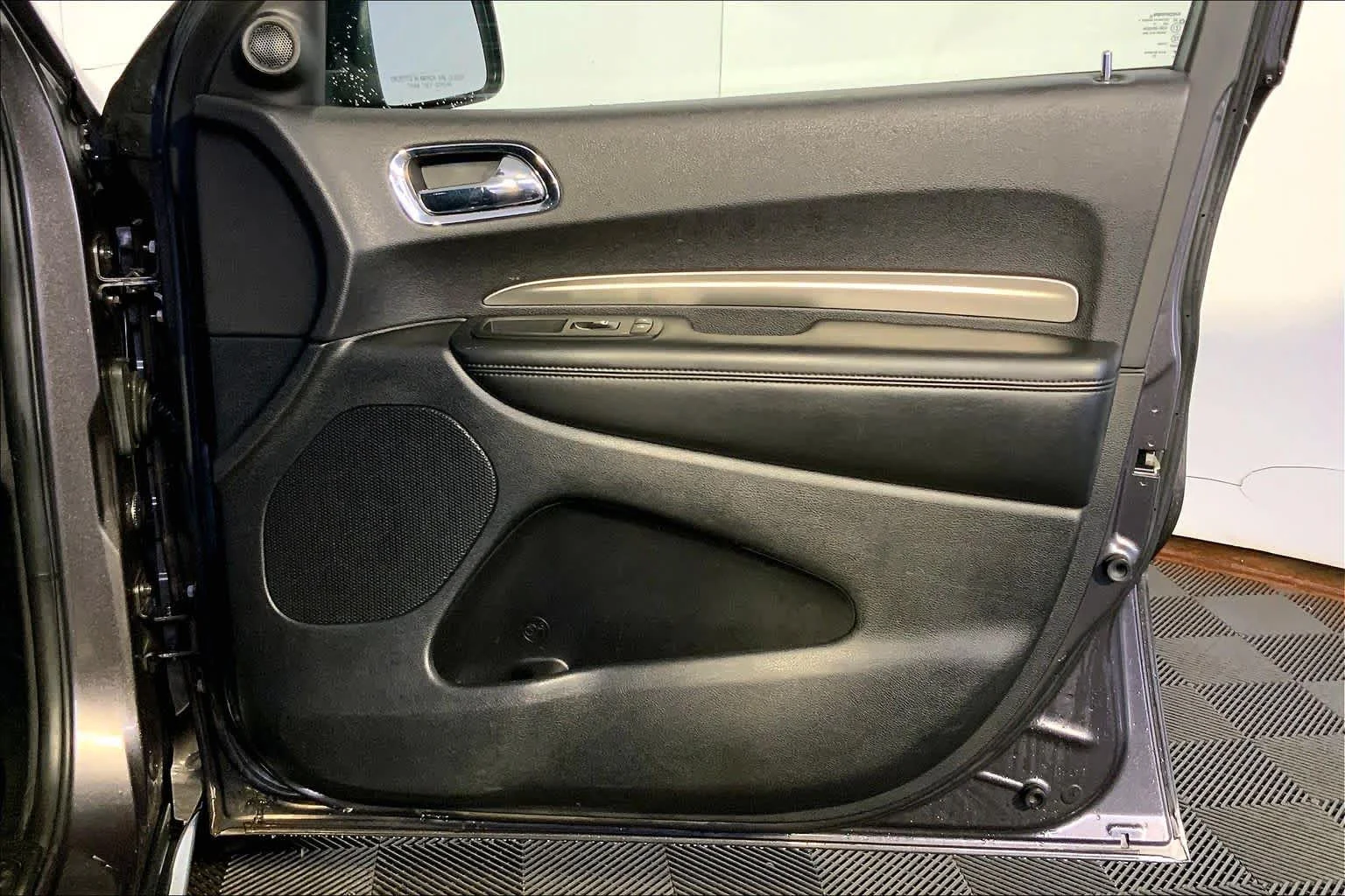 Used 2015 Granite Crystal Metallic Clearcoat Dodge SXT image 23