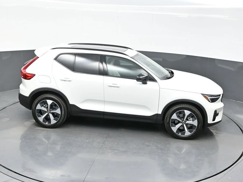 2026 Volvo XC40 Plus - Photo 23