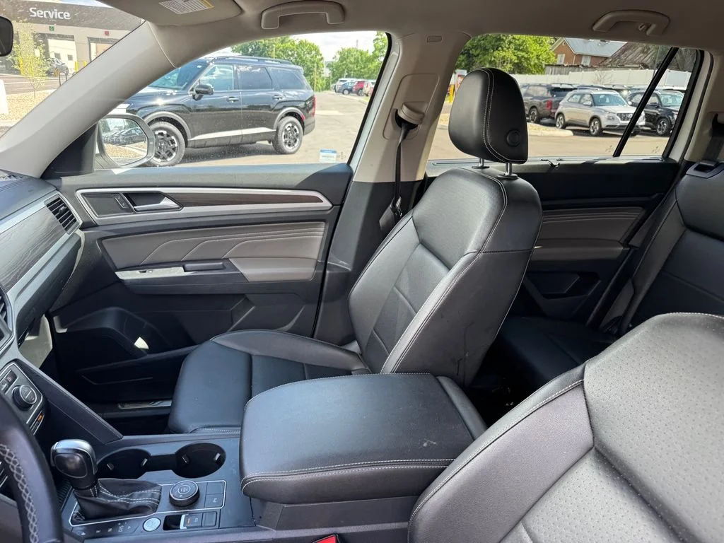 Used 2021 White Volkswagen 3.6L V6 SE w/Technology image 7