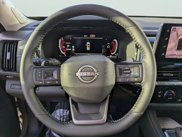 New 2026 Boulder Gray Pearl / Super Black Two-tone Nissan Platinum image 25