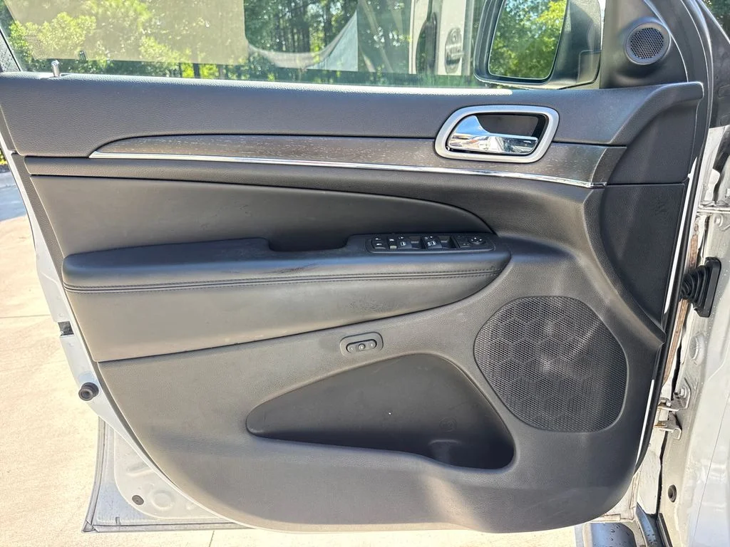 Used 2018 Bright White Clearcoat Jeep Limited image 13