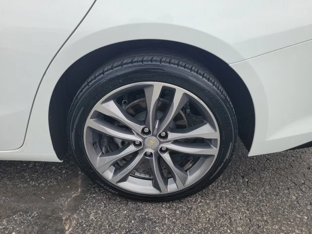 Used 2022 White Chevrolet LT image 36
