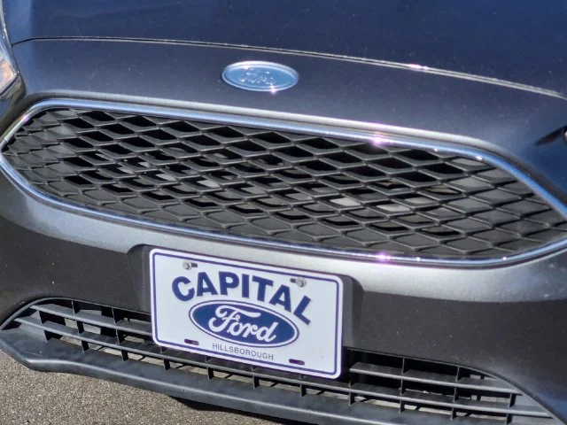 Used 2018 Gray Ford SE image 36
