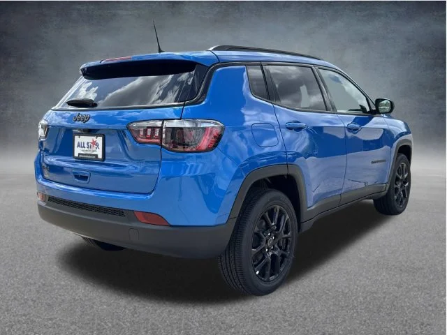 New 2026 Hydro Blue Pearl-Coat Exterior Paint Jeep Latitude image 7