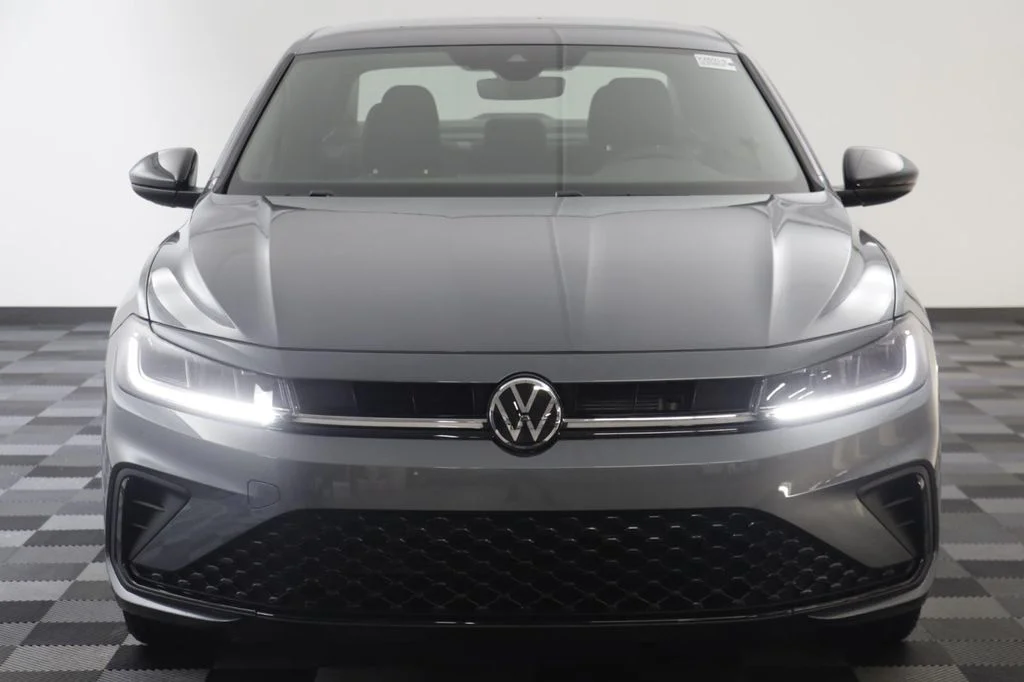 New 2026 Platinum Grey Volkswagen 1.5T Sport image 22