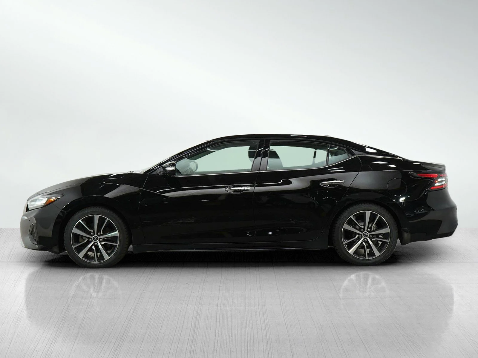 Used 2023 Nissan Maxima SL with VIN 1N4AA6DV9PC509027 for sale in Burnsville, Minnesota
