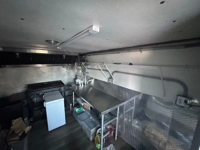 Used 1999 Blue Freightliner Walk-In Van image 9
