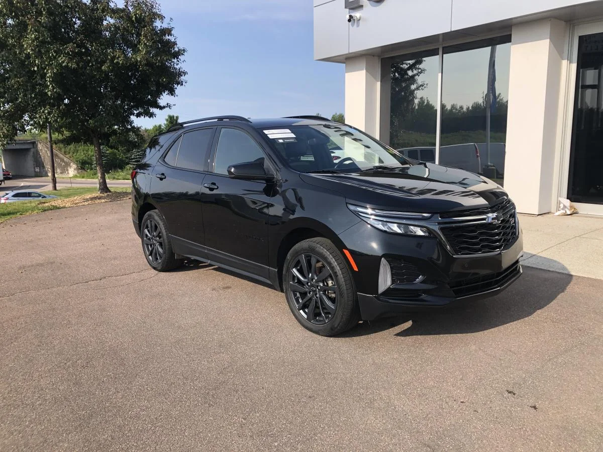 Used 2023 Black Chevrolet AWD 4dr RS image 3