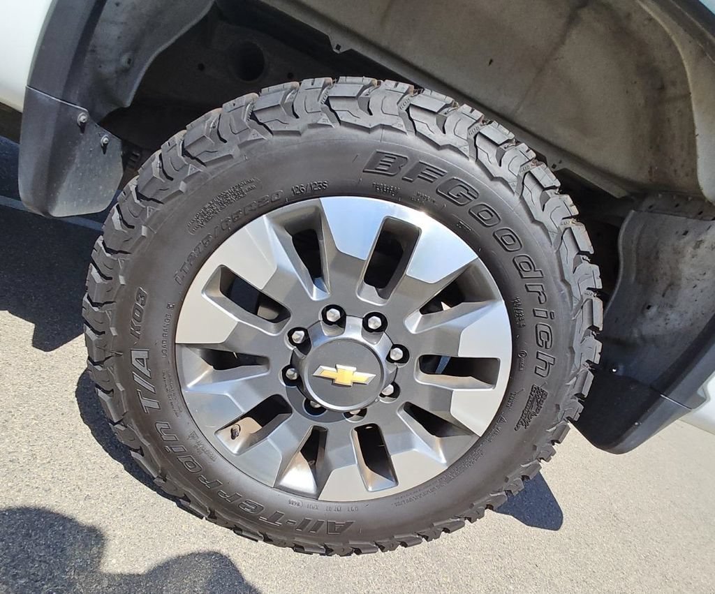 Used 2024 Summit White Chevrolet Custom image 6