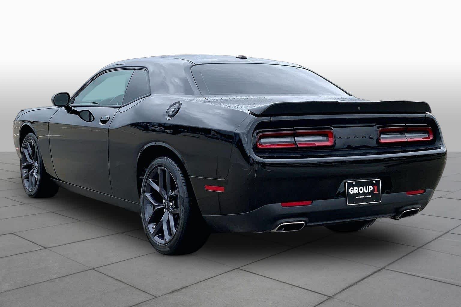 Used 2023 Pitch Black Clearcoat Dodge SXT image 10