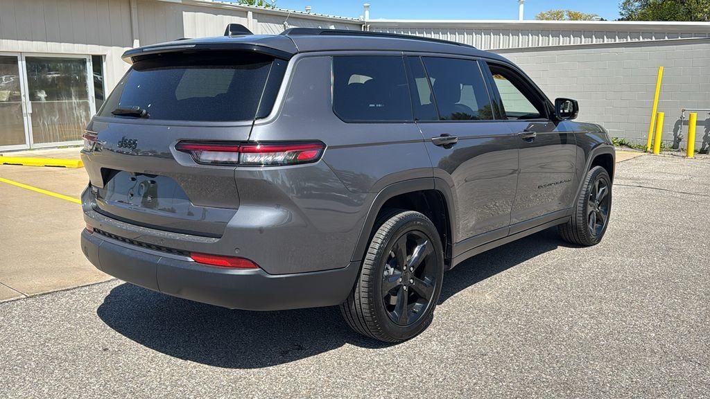 New 2026 Baltic Gray Metallic Clear-Coat Exterior Paint Jeep Limited image 15