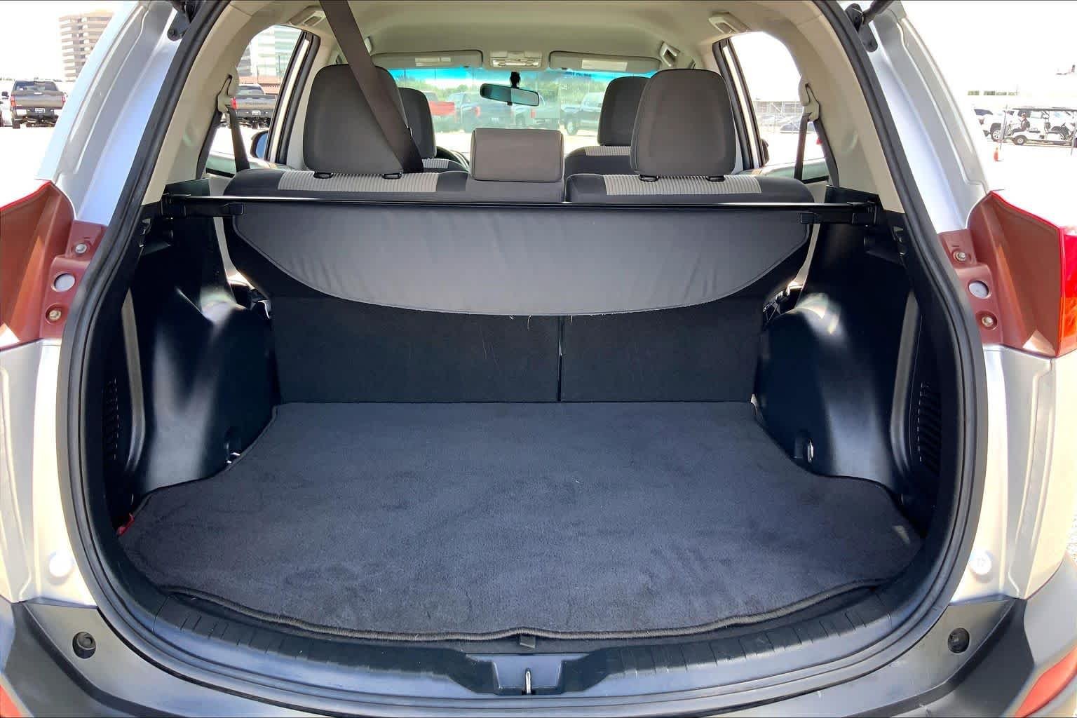 Used 2015 Classic Silver Metallic Toyota LE image 33