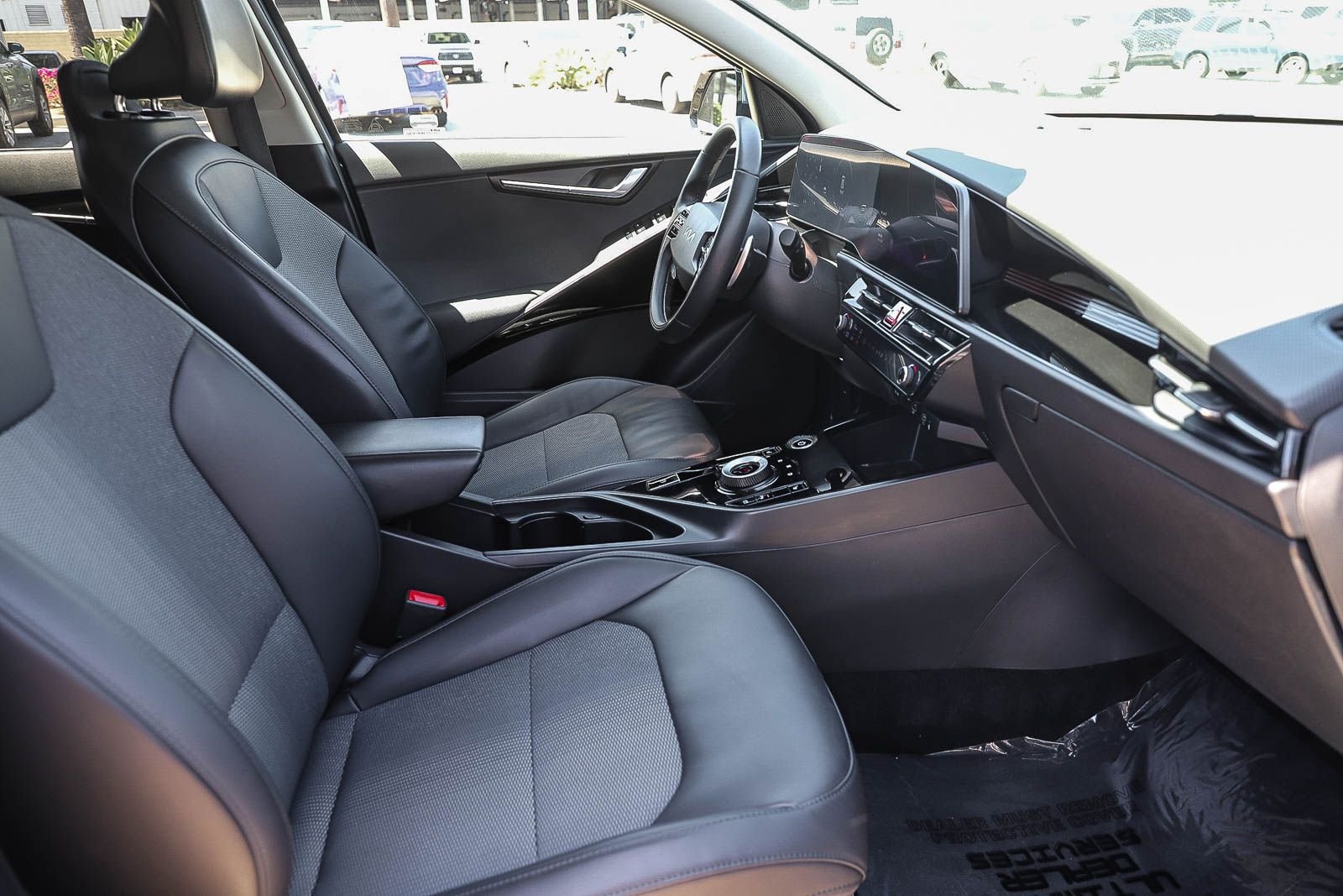 Used 2023 Blue Kia Wind image 16