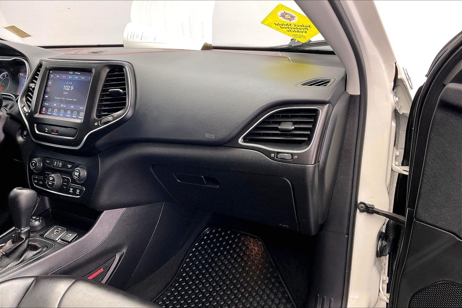 Used 2019 Pearl White Pearlcoat Jeep Trailhawk image 15