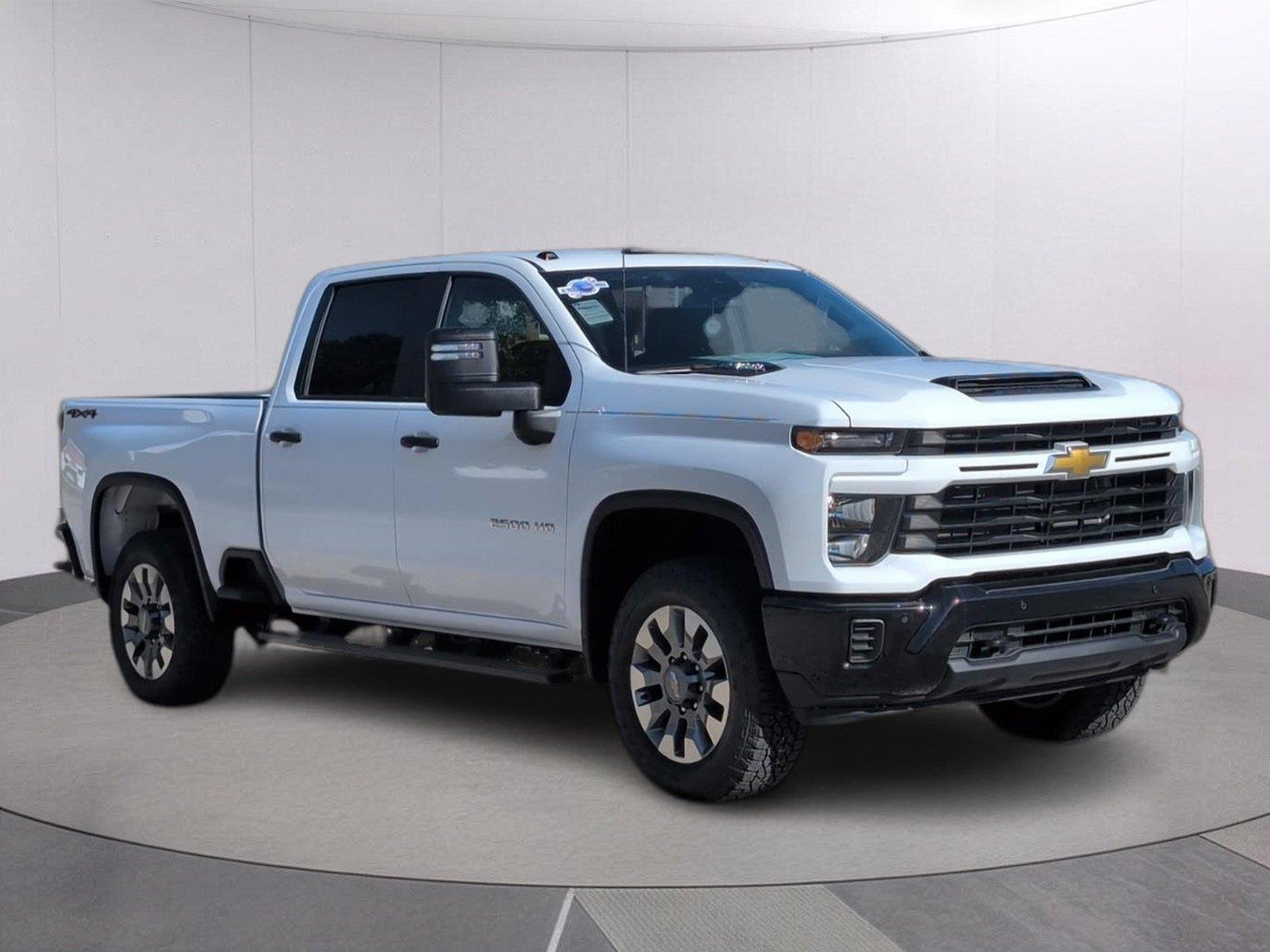 New 2026 Summit White Chevrolet Custom image 5