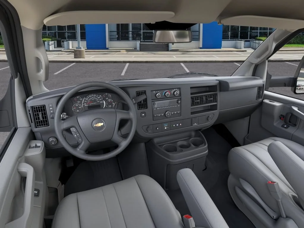 New 2025 Summit White Chevrolet 1WT image 15
