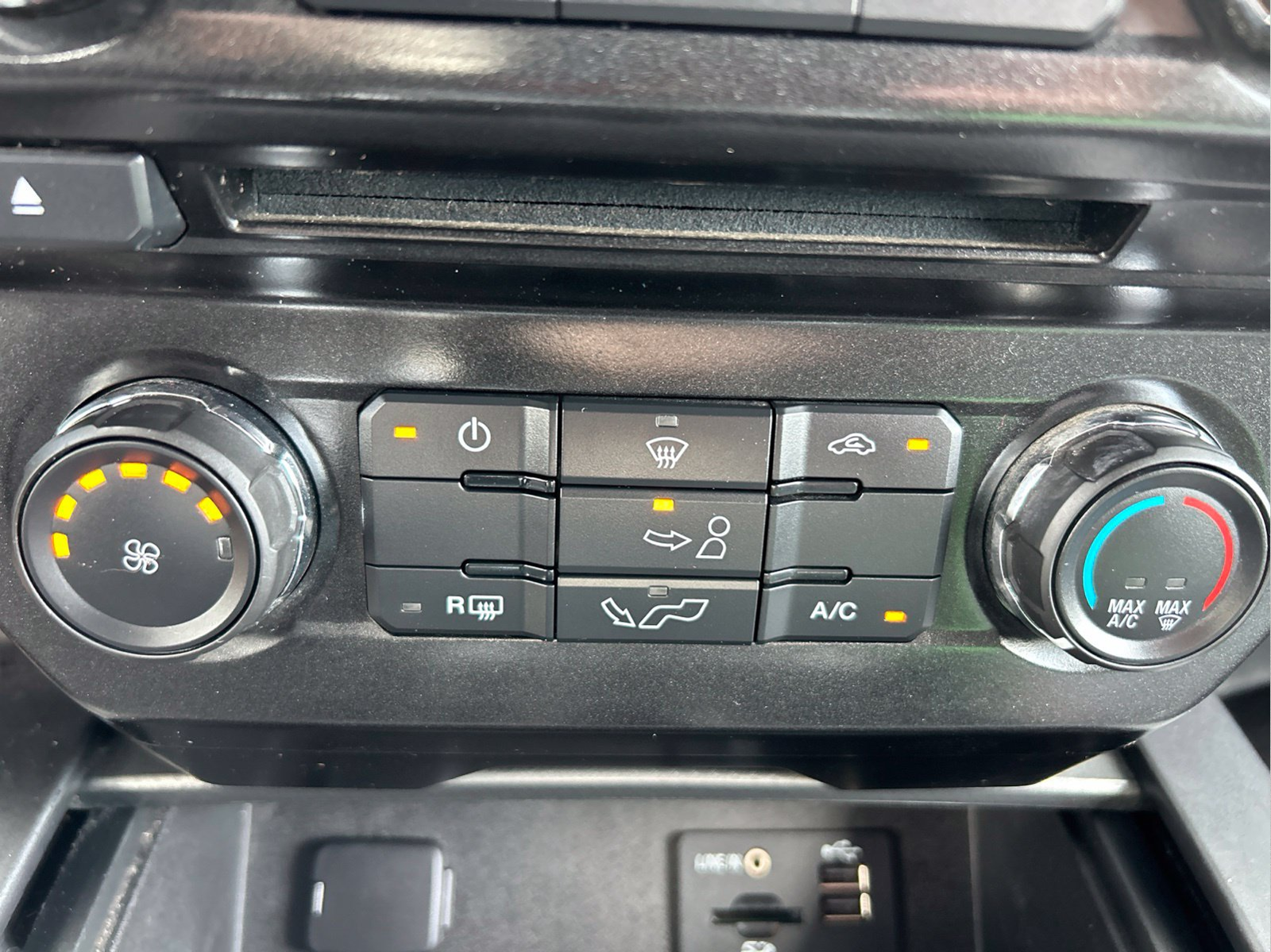 Used 2015 Red Ford XLT image 34