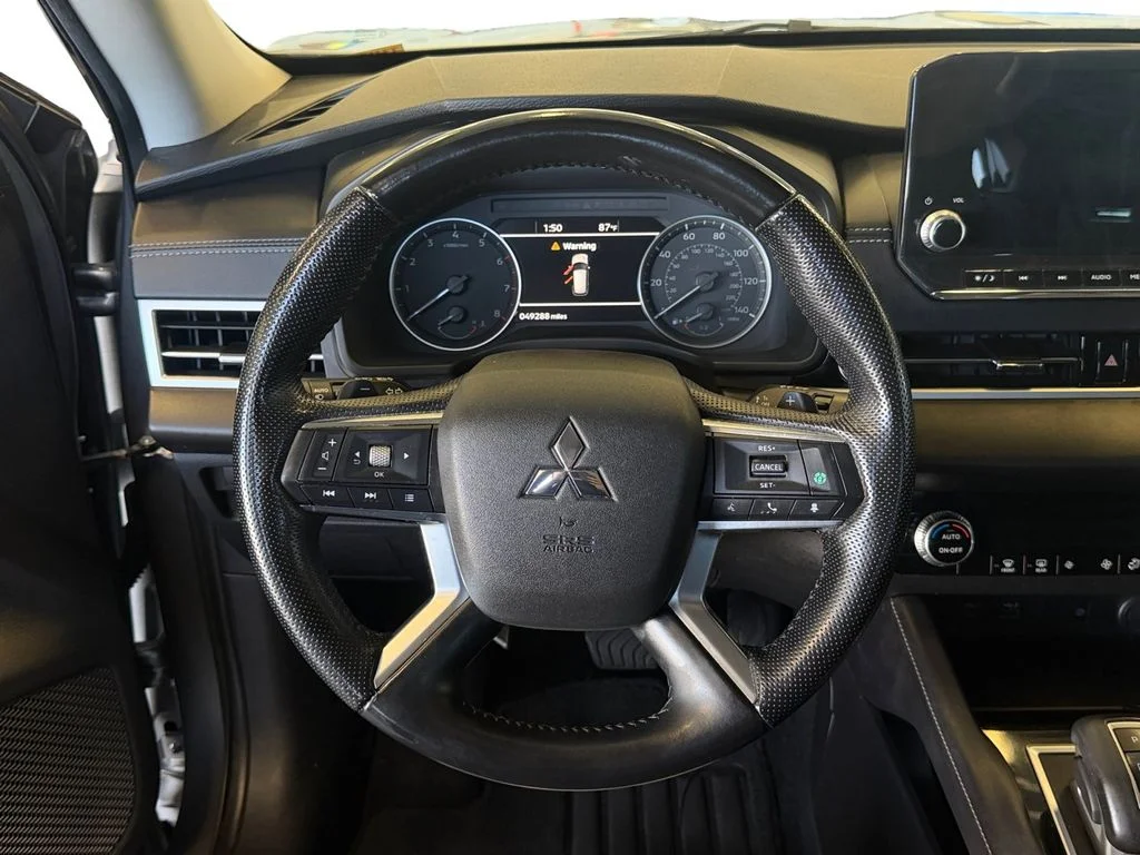 Used 2022 Gray Mitsubishi SE image 18