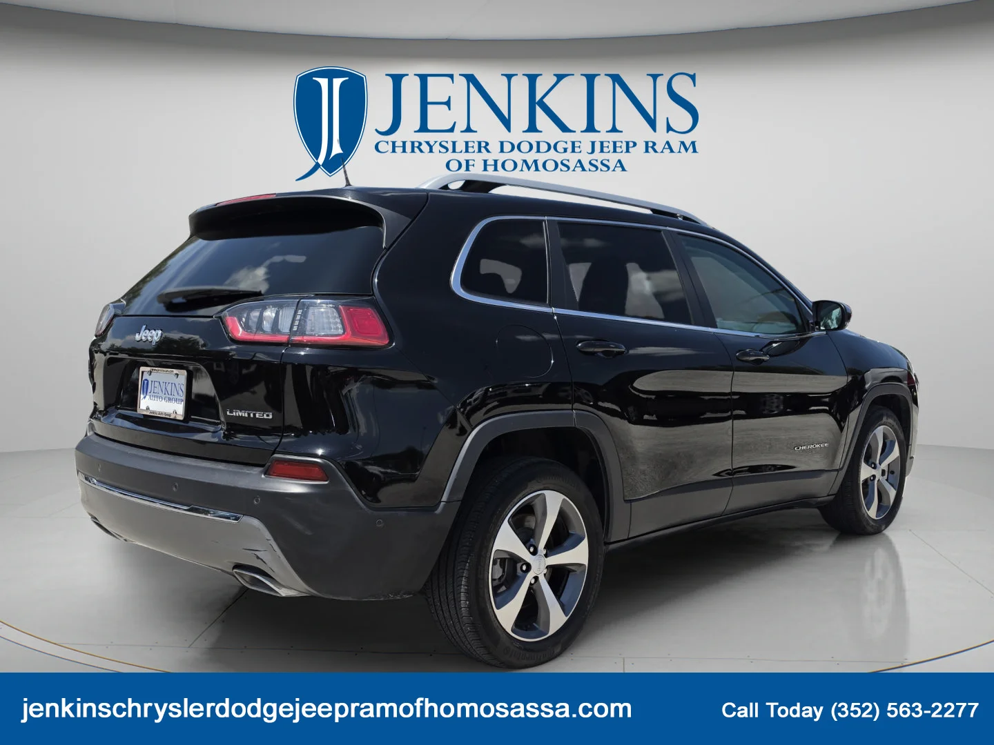 Used 2021 Diamond Black Crystal Pearlcoat Jeep Limited image 3