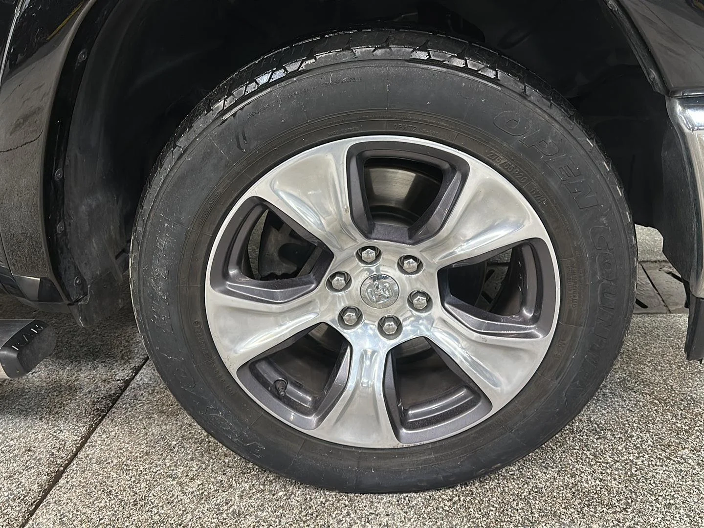 Used 2019 Diamond Black Crystal Pearlcoat Ram Laramie image 9