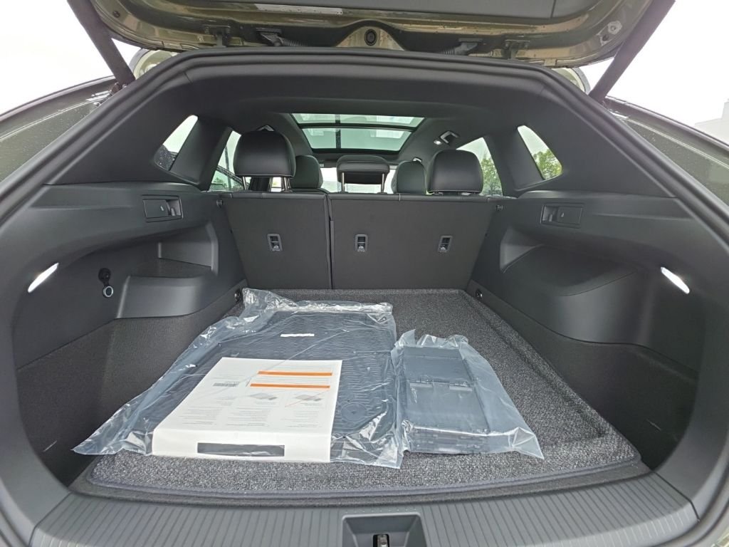 New 2026 Avocado Green w/Deep Black Roof Volkswagen 2.0T SE R-Line Black image 25