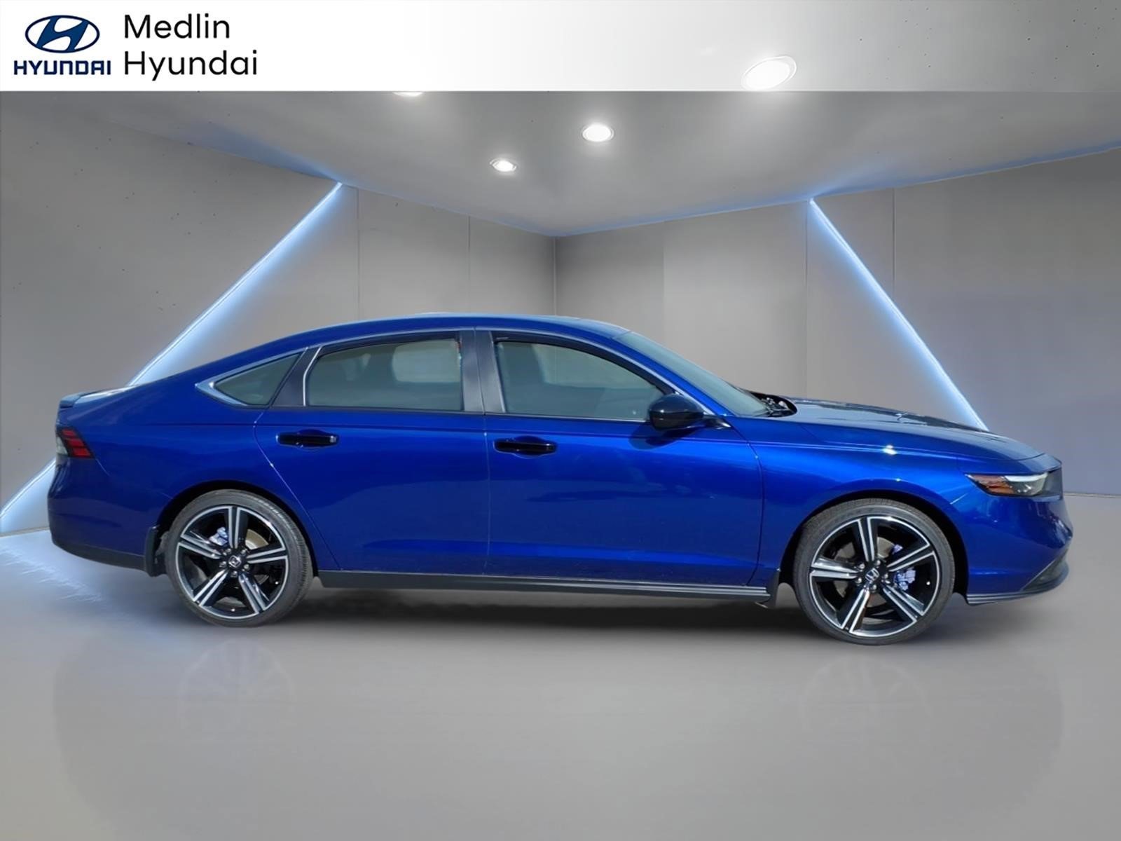 Used 2025  Honda Sport image 2