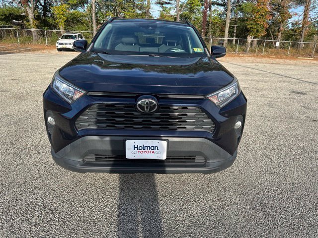 Used 2019  Toyota XLE image 2