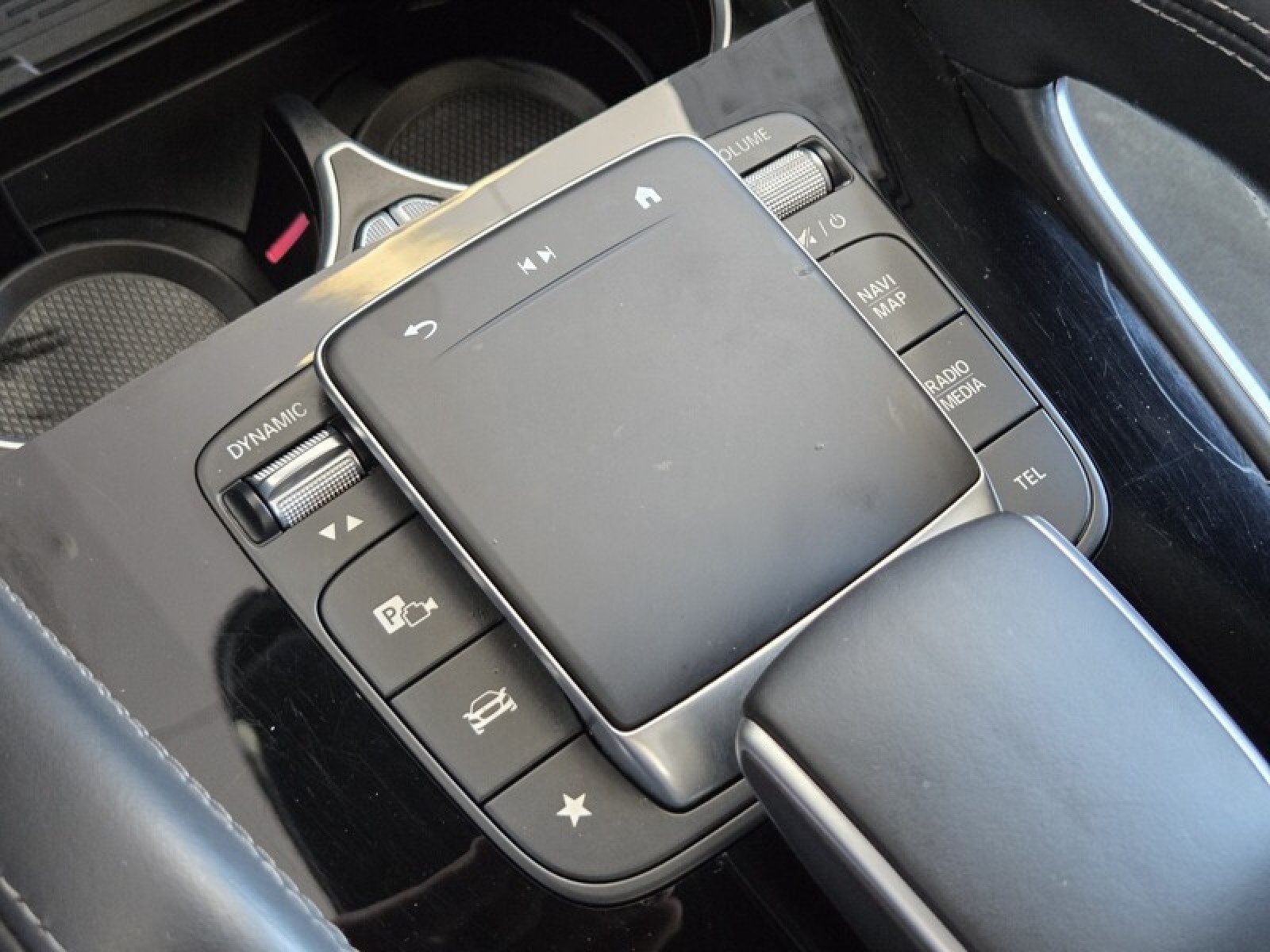 Certified Used 2024 MANUFAKTUR Diamond White Metallic Mercedes-Benz AMG® GLE 53 image 33