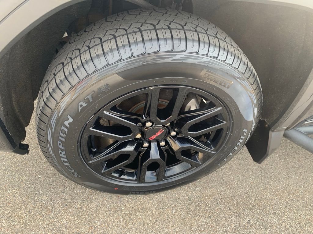 Used 2020 Black GMC Elevation image 31
