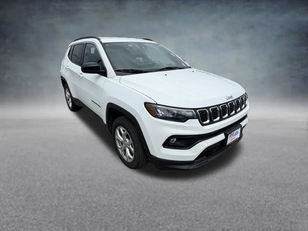 Used 2024 White Jeep Latitude image 8