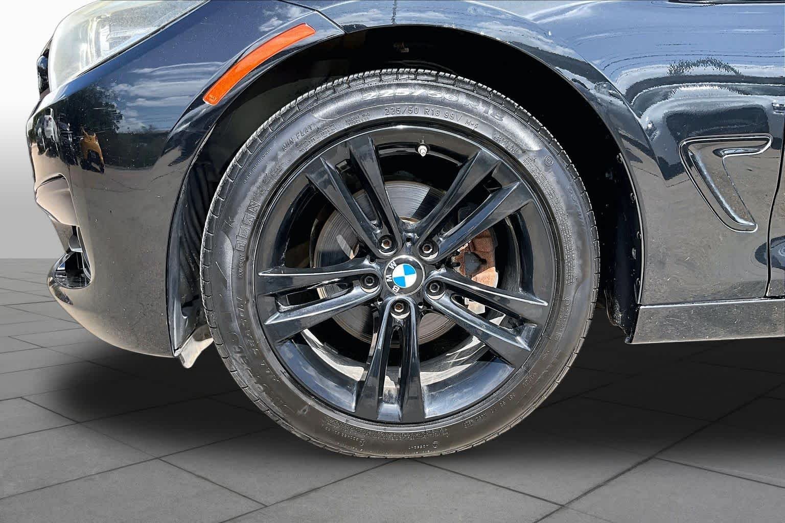 Used 2018 Black Sapphire Metallic BMW 330i xDrive image 10
