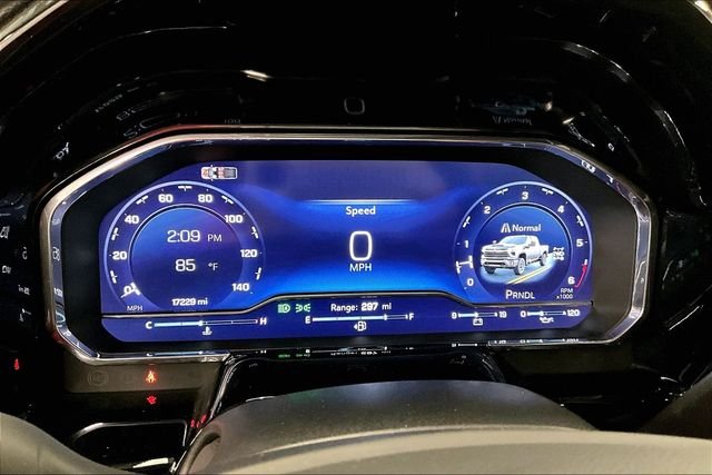Used 2025 Summit White Chevrolet LT image 28