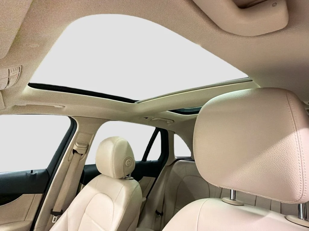 Used 2022 White Mercedes-Benz GLC 300 image 20