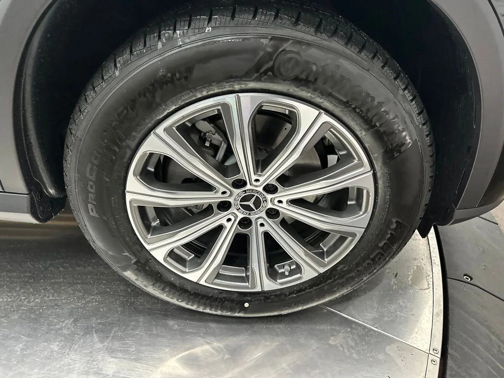 New 2026 Black Mercedes-Benz GLC 300 image 9